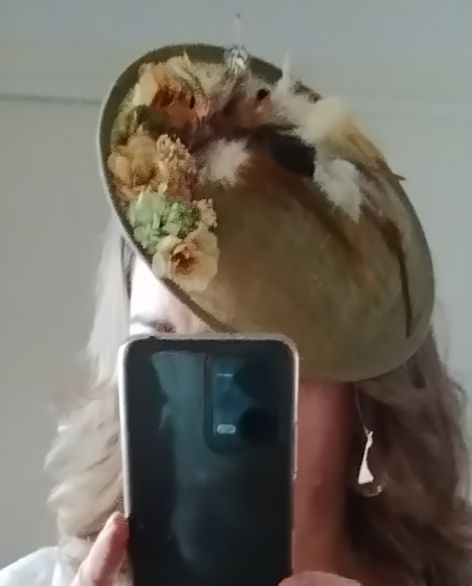 Tocado dorado multicolor