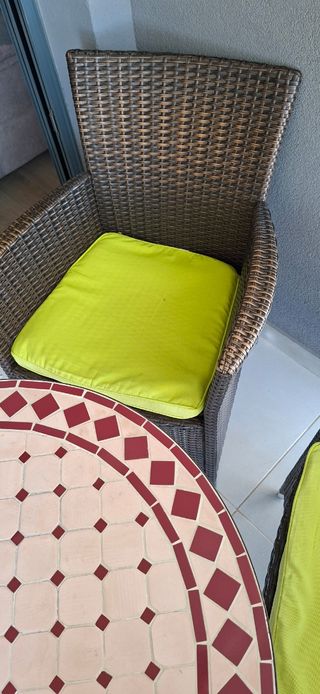 Mesa estilo árabe de mosaico , forja y 2 Sillones.