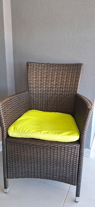 Mesa estilo árabe de mosaico , forja y 2 Sillones.