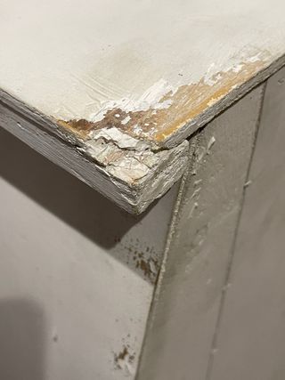 Credenza multicolore con cassetti in legno