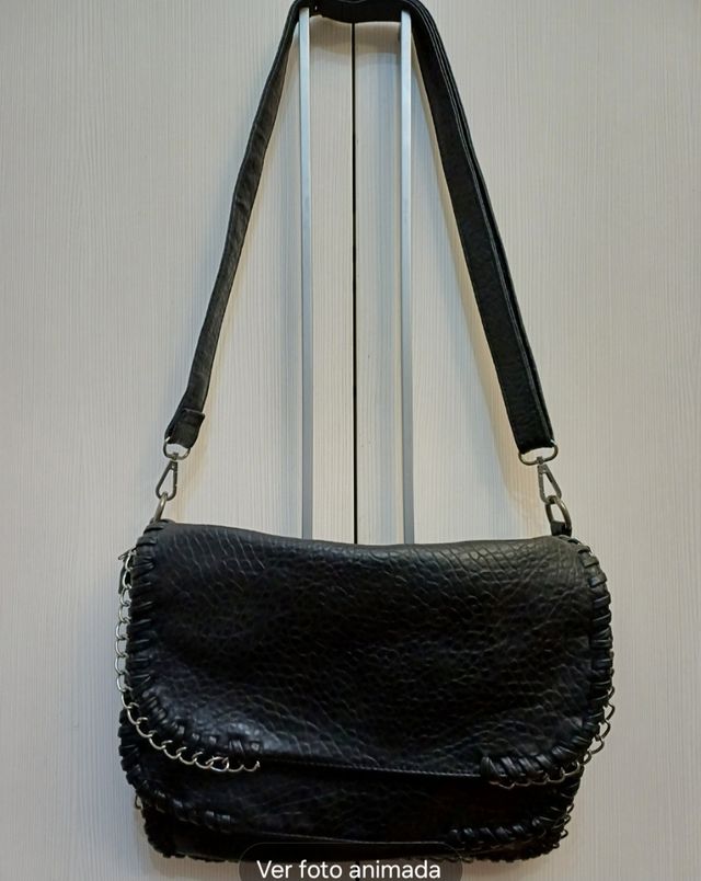 Bolso negro hombro cadena