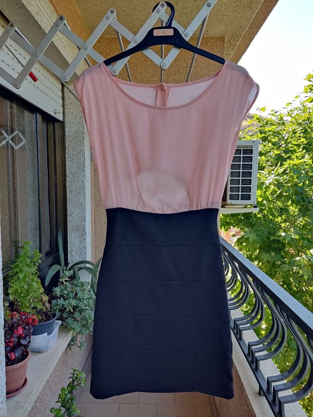 Vestido mini negro y rosa