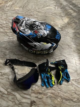 Casco motocross Oneal + guantes