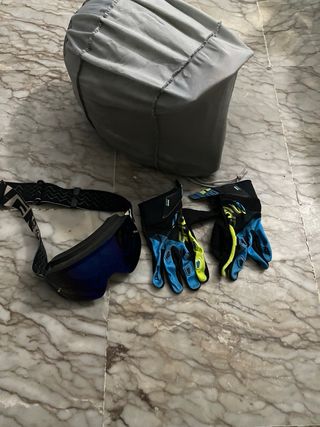 Casco motocross Oneal + guantes