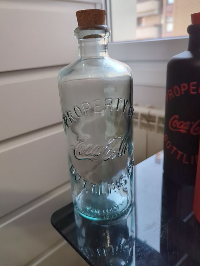 Bottiglie vintage Cocacola e bicchiere
