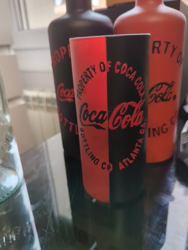 Bottiglie vintage Cocacola e bicchiere