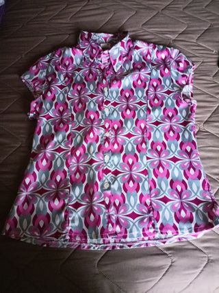 Blusa estampada rosa y gris