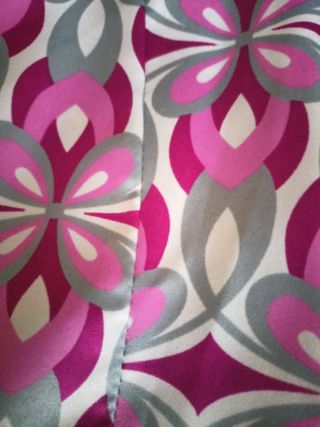 Blusa estampada rosa y gris