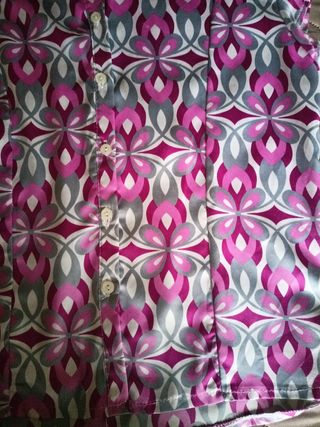 Blusa estampada rosa y gris