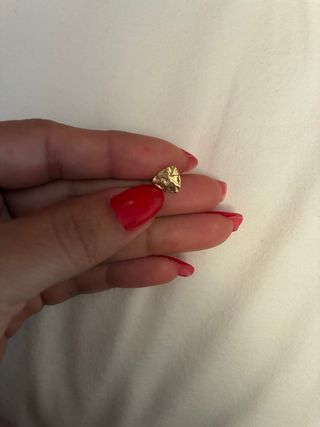 Pendientes exagonal con relieve