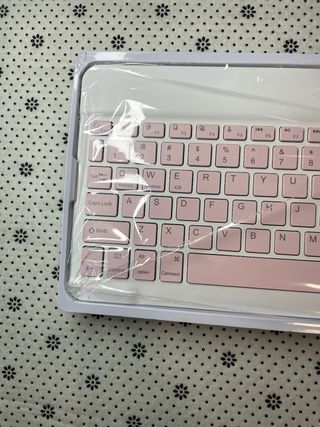 Teclado y ratón rosa