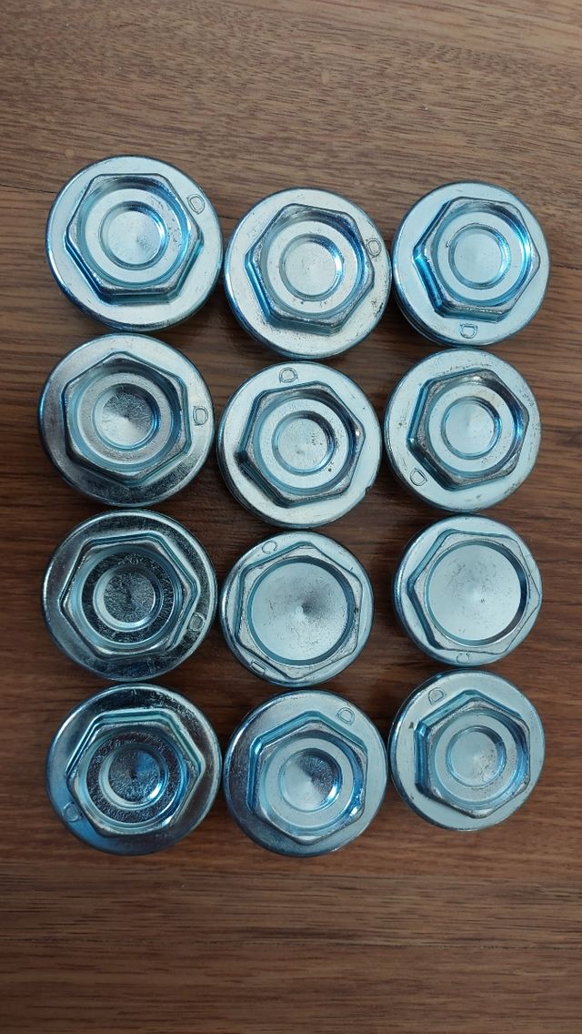 Tapones radiador S y D de todo tipo sin estrenar.