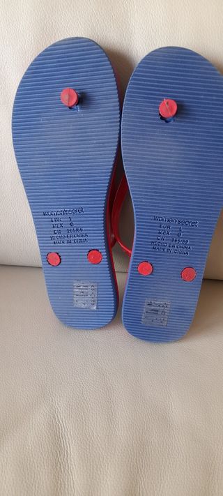 Chanclas Women'secret rojas y azules