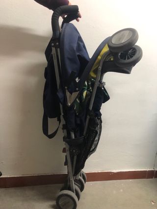 Carrito bebé plegable de la merca Maclaren.