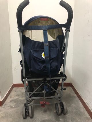 Carrito bebé plegable de la merca Maclaren.