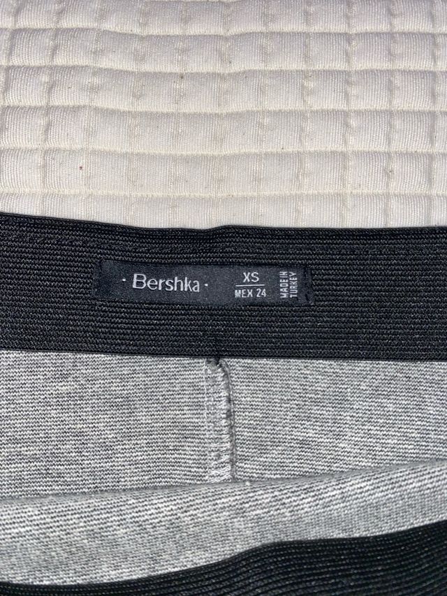 Falda Bershka Gris - Talla XS