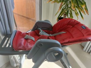 Trona Chicco Polly Magic roja