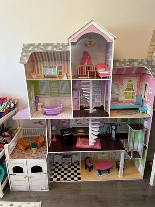 Casa de muñecas de madera