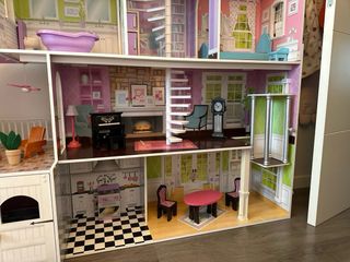 Casa de muñecas de madera