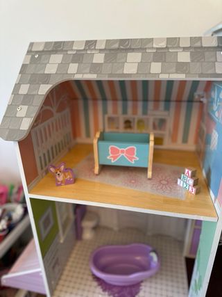 Casa de muñecas de madera