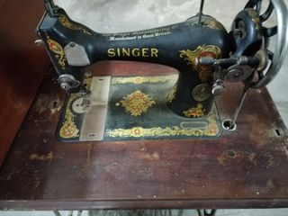Máquina antigua de coser SINGER