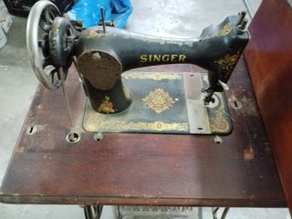 Máquina antigua de coser SINGER