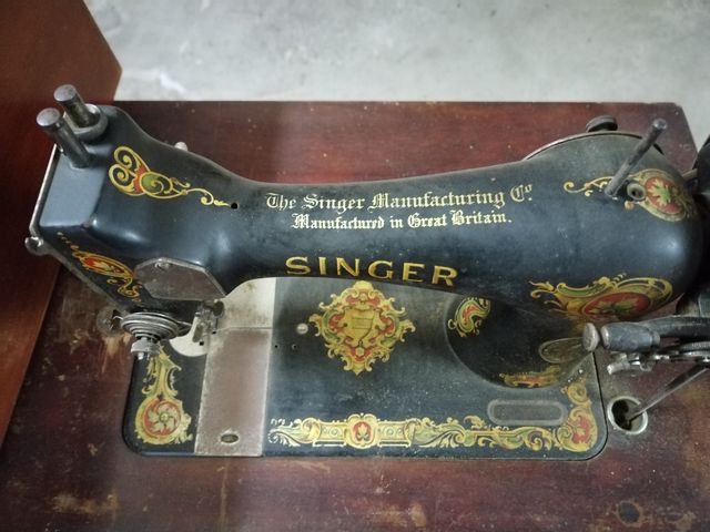Máquina antigua de coser SINGER