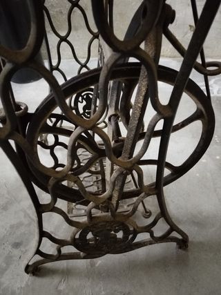 Máquina antigua de coser SINGER