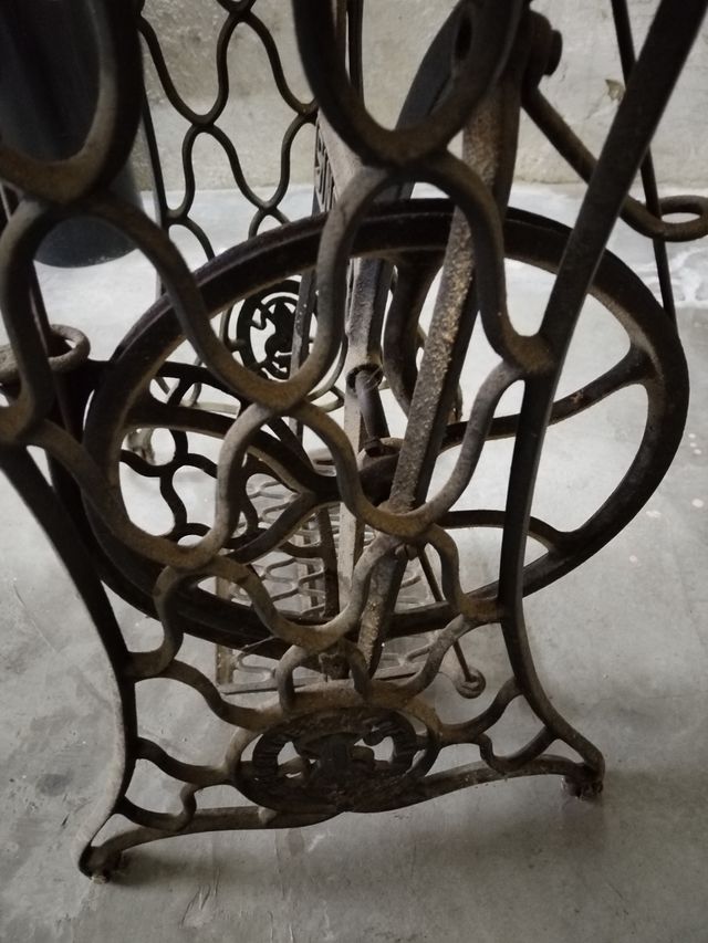 Máquina antigua de coser SINGER