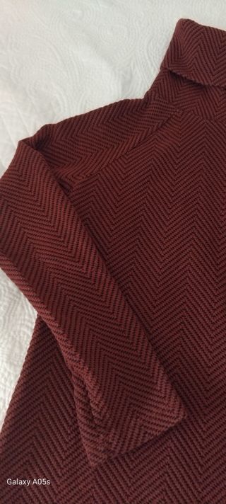 Jersey cuello alto burdeos