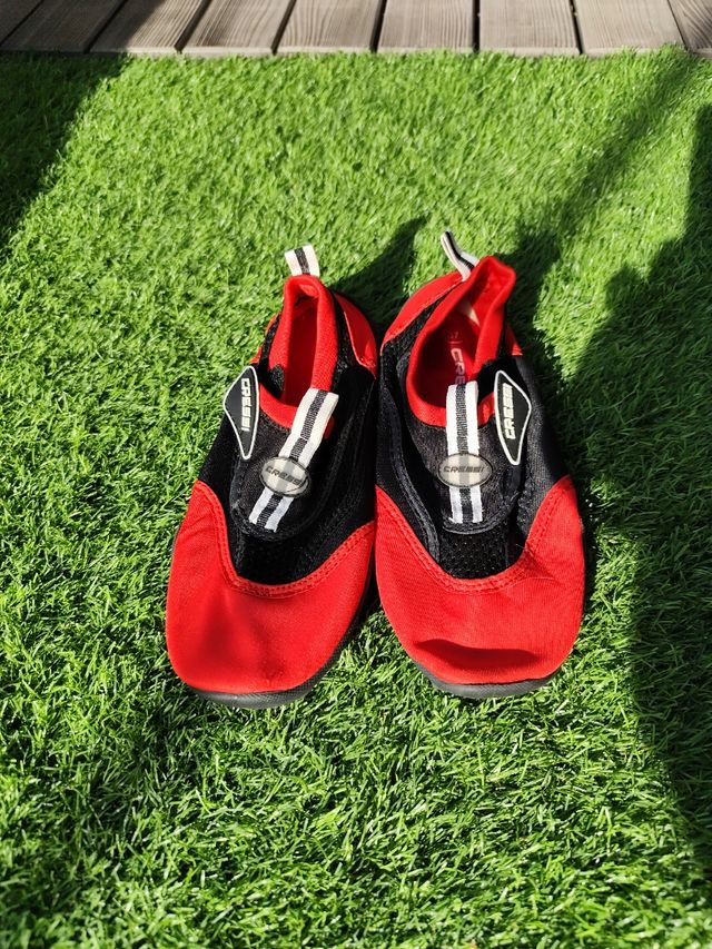 Escarpines Cressi rojos-negros