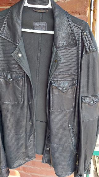 Chaqueta piel Hugo Boss negra