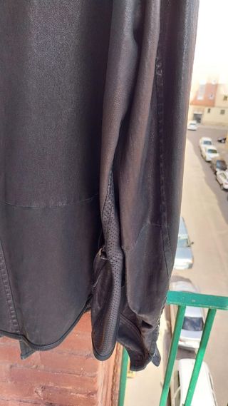 Chaqueta piel Hugo Boss negra