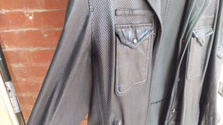 Chaqueta piel Hugo Boss negra