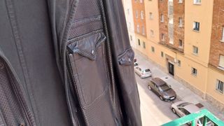 Chaqueta piel Hugo Boss negra