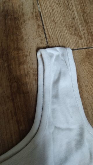 Camiseta blanca gato morado