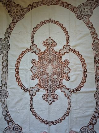 Copriletto in lino ricamato - ecru