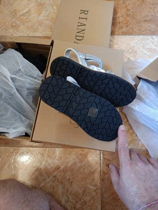 Sandalias RIAND niña plata.