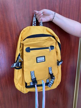 Mochila Amarilla - Gran capacidad
Tiene un USB