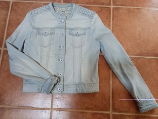 Cazadora vaquera Stradivarius azul