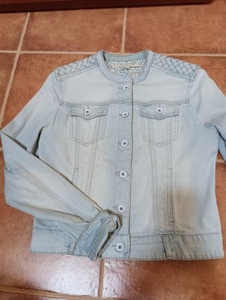 Cazadora vaquera Stradivarius azul