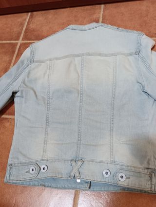 Cazadora vaquera Stradivarius azul