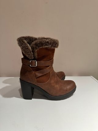Botines Marrón Pelo Interior.
