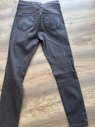Pantalones pitillo marrón