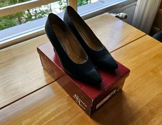 Zapato azul marino de tacón