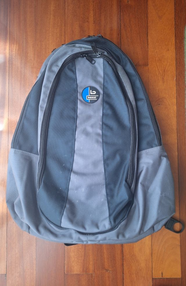 Mochila Benzi - Gris y Negra