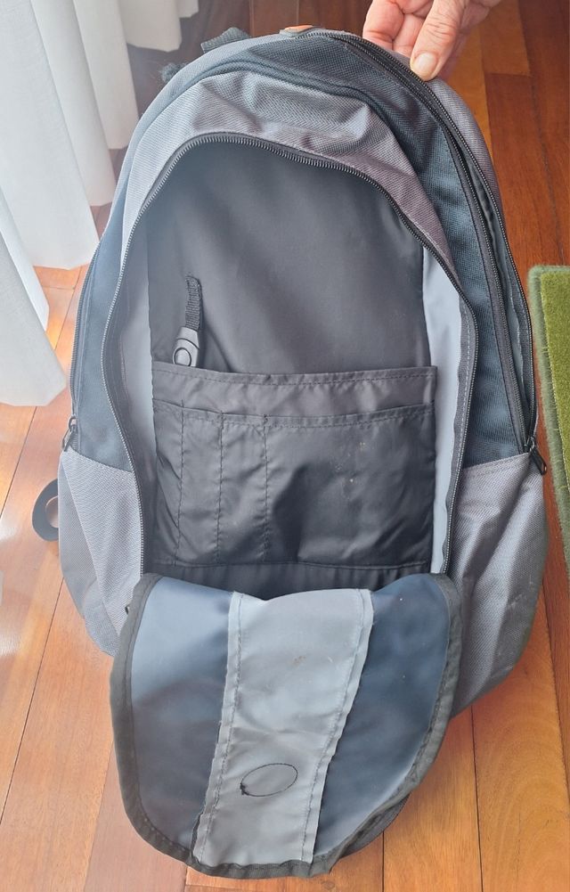 Mochila Benzi - Gris y Negra