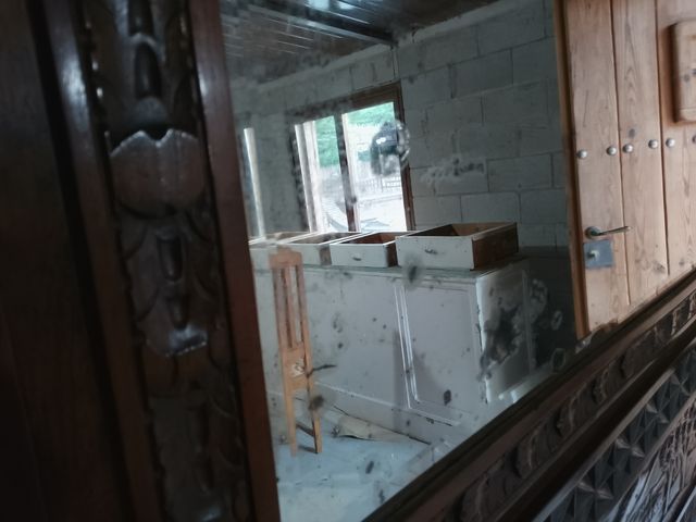 Mueble entrada antiguo de madera tallada. Gabanero