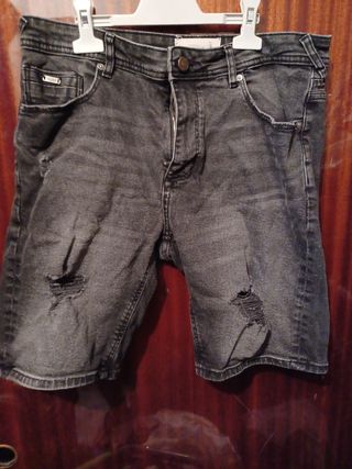 Bermuda Pull&Bear negra - Talla 44