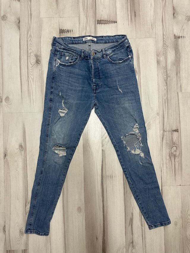 Vaqueros rotos Zara azules